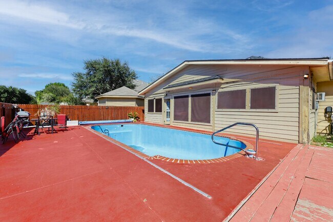 Building Photo - 1515 Wild Fire