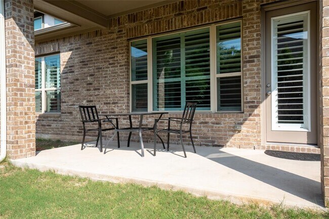Building Photo - 2913 Zelma Dr