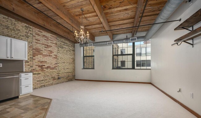 Building Photo - 940 Monroe Ave NW