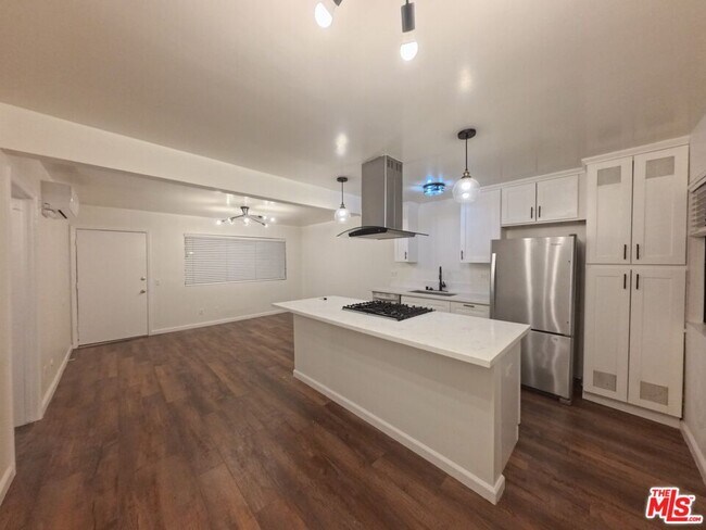 Building Photo - 6607 N Figueroa St