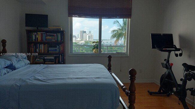 Building Photo - 325 S Biscayne Blvd