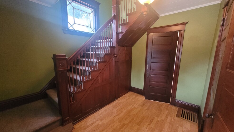 Building Photo - 1822 Charles St