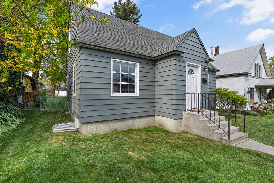 Building Photo - 1011 E Nora Ave