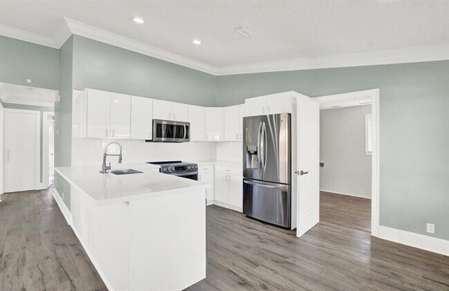 Building Photo - 10548 Boca Entrada Blvd