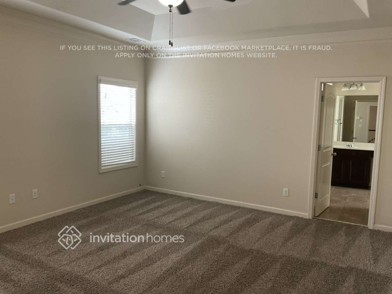 Building Photo - 3911 Lake Manor Way