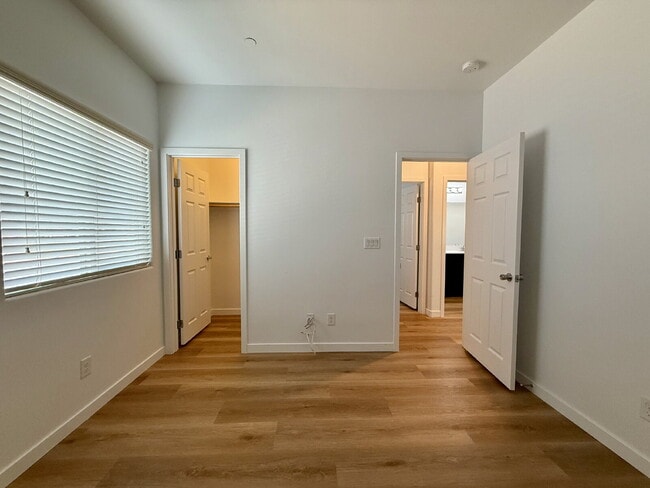 Building Photo - 4 BED, 2.5 BATH, 2 CAR-GARAGE, TWO-STORY, SINGLE FAMILY HOME FOR