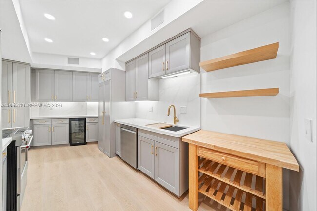 Building Photo - 1111 Crandon Blvd