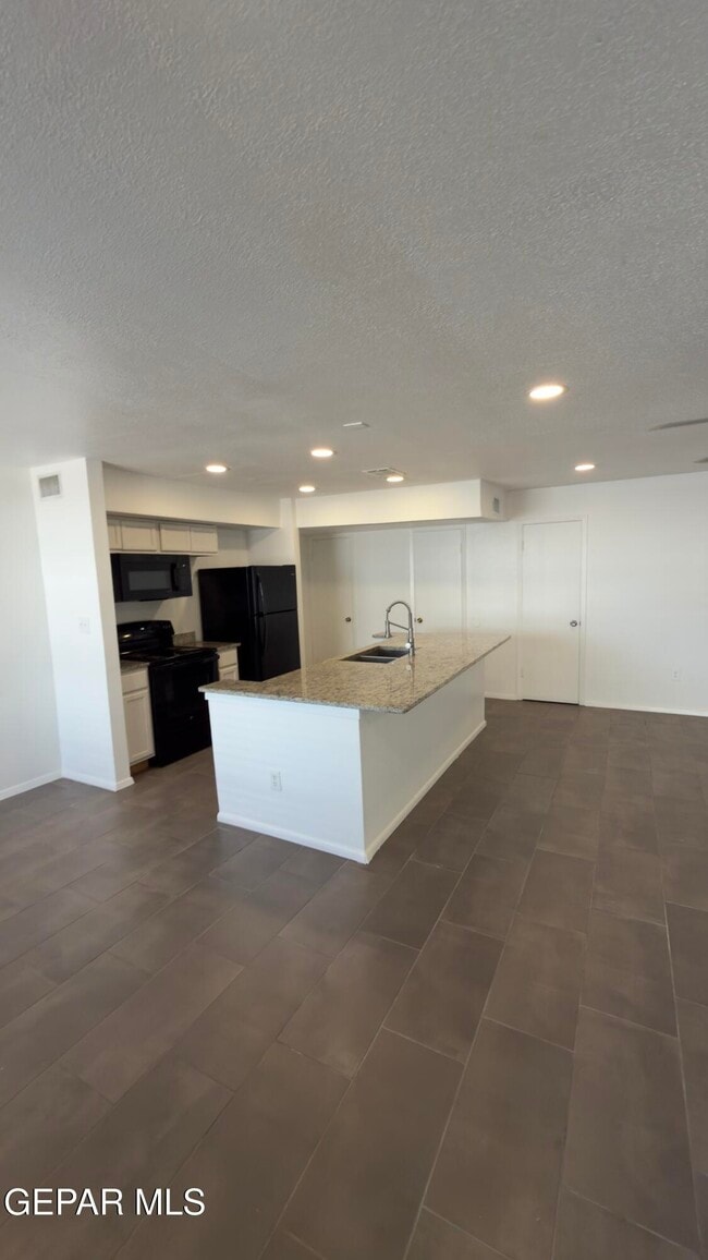 Building Photo - 101 3 N Trevino Rd