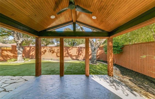 Building Photo - 9611 Fallbrook Dr