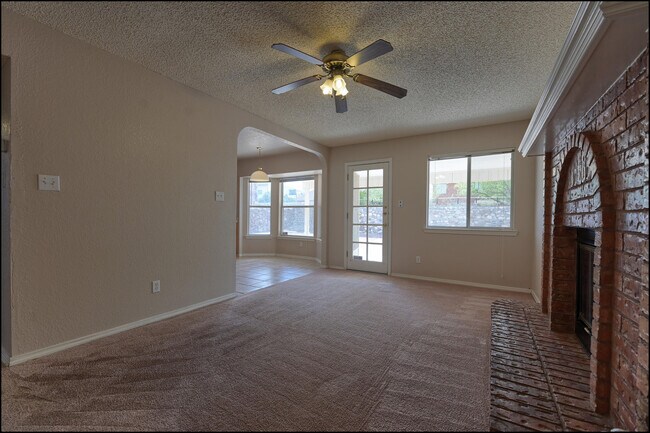 Building Photo - 7456 Luz De Lumbre Ave
