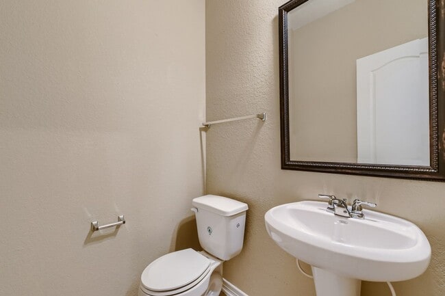 Building Photo - 3BR/2 Bath 1-Story on greenbelt, loads of extras!