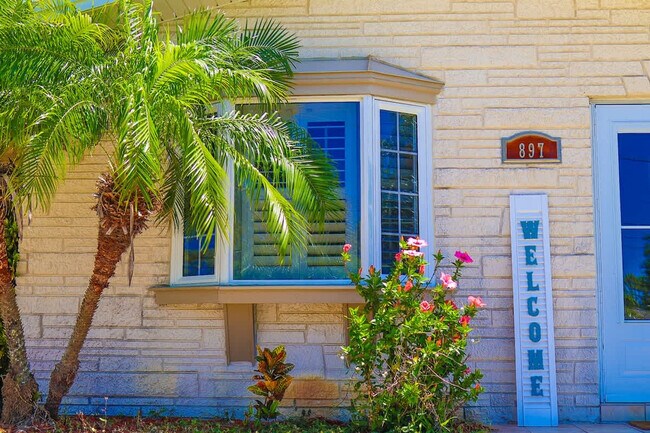 Building Photo - 897 Imperial Dr