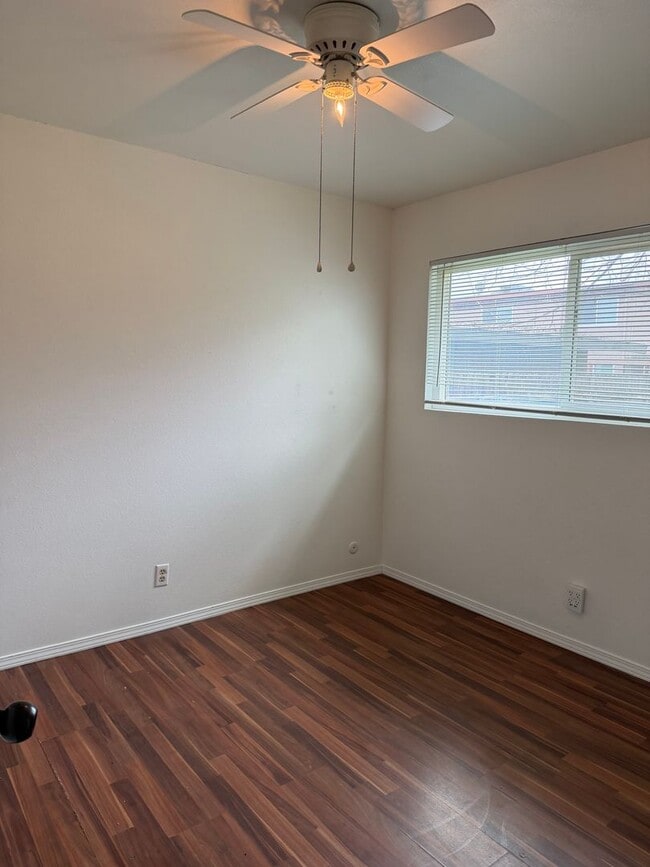 Building Photo - 2 Bedroom 1 Bath Centrally located