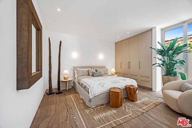 Building Photo - 25102 Malibu Rd