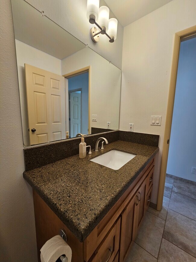 Building Photo - 15-1331-1331 24th Ave