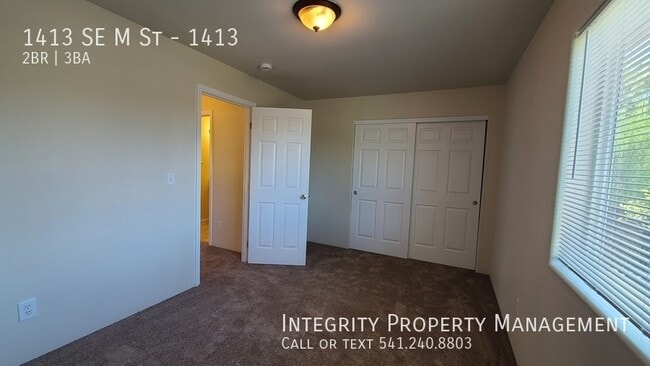 Building Photo - 1413 SE M St