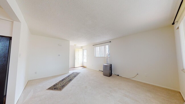 Building Photo - 2 bd 1ba duplex in Longmont!