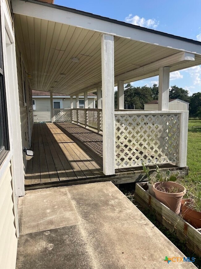 Building Photo - 1375 Canyon Trce