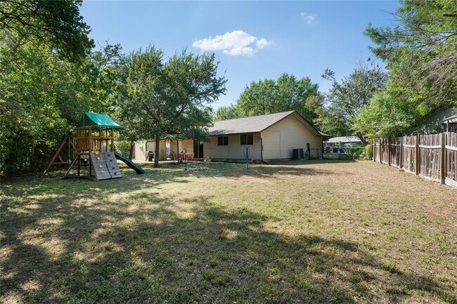 Building Photo - 2307 Valley High Cir