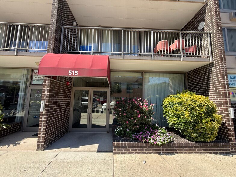 Building Photo - 515 Anderson Ave