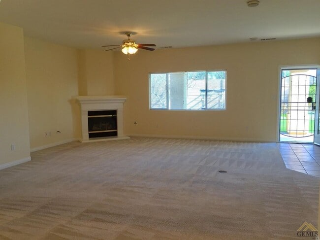 Building Photo - 106 Emerald Isle Way