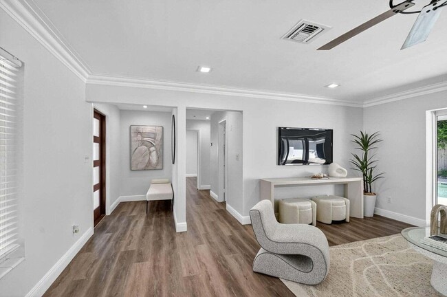 Building Photo - 714 SW 25th Ave