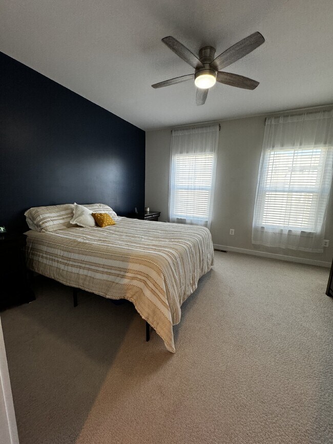 Building Photo - Luxurious 4-Bedroom Townhouse with 3.5 Bat...