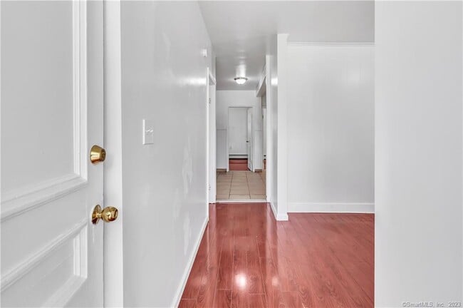 Building Photo - 130 Long Hill Ave