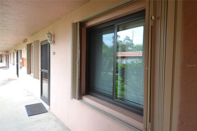 Building Photo - 161 Lakeside Dr