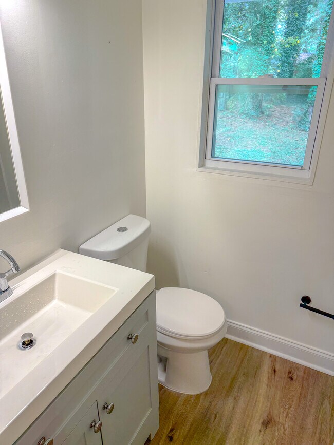 Building Photo - 633 Brookwood Dr