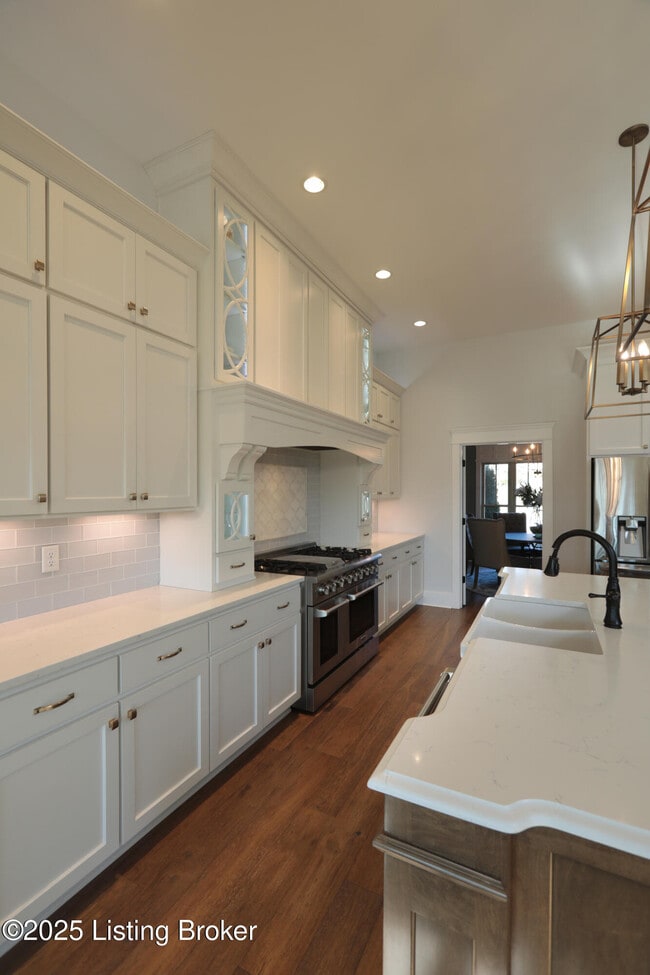 Building Photo - 14000 Glendower Dr