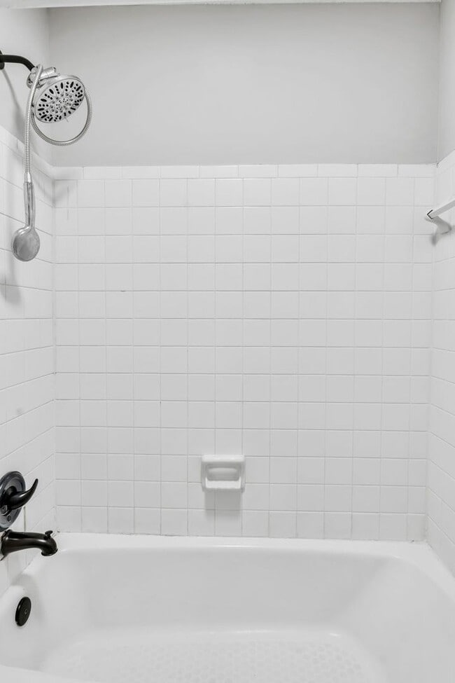 Building Photo - Bellemeade Highlands Condo