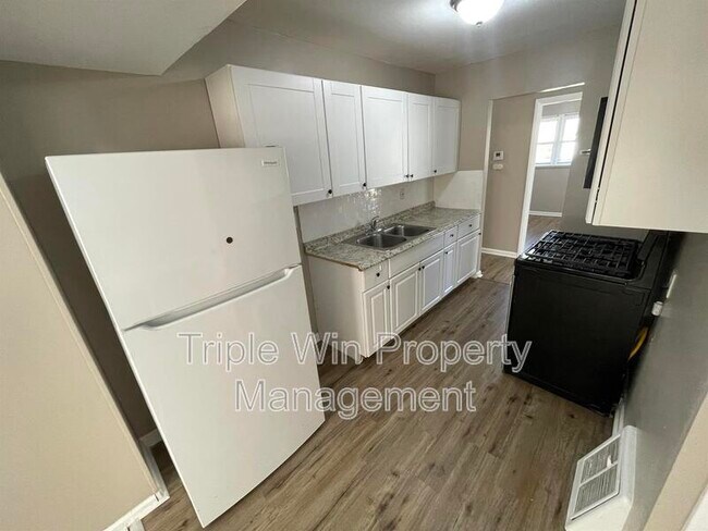 Building Photo - 360 Shepley Dr