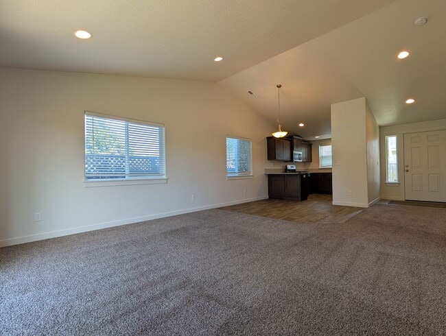 Building Photo - Beautiful 3-Bedroom, 2-Bath Home in Springfield!