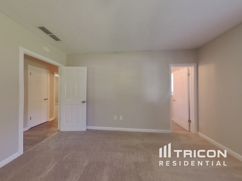 Building Photo - 110 W Forest Dr