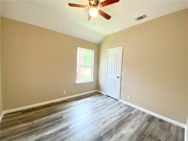 Building Photo - 2214 Conway Cove