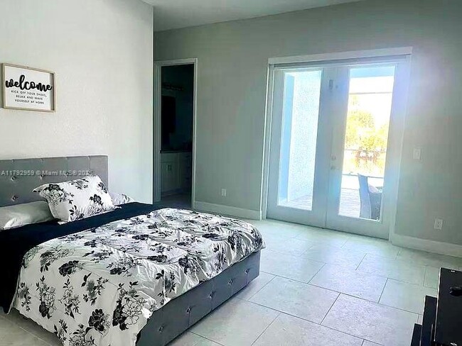 Building Photo - 15096 Aldama Cir