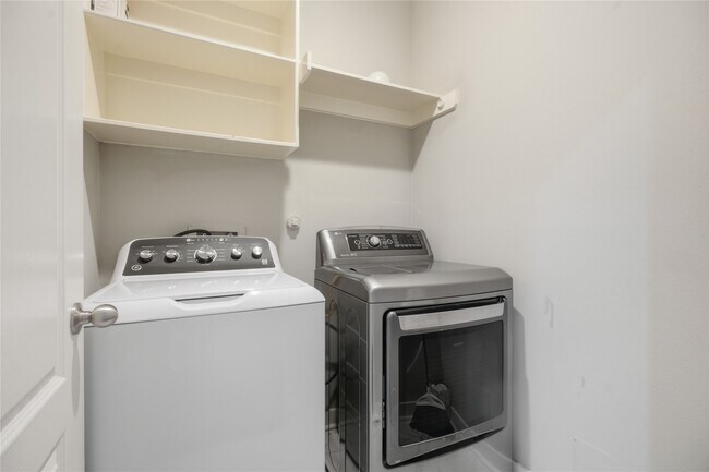 Building Photo - 2249 Waxwing Dr