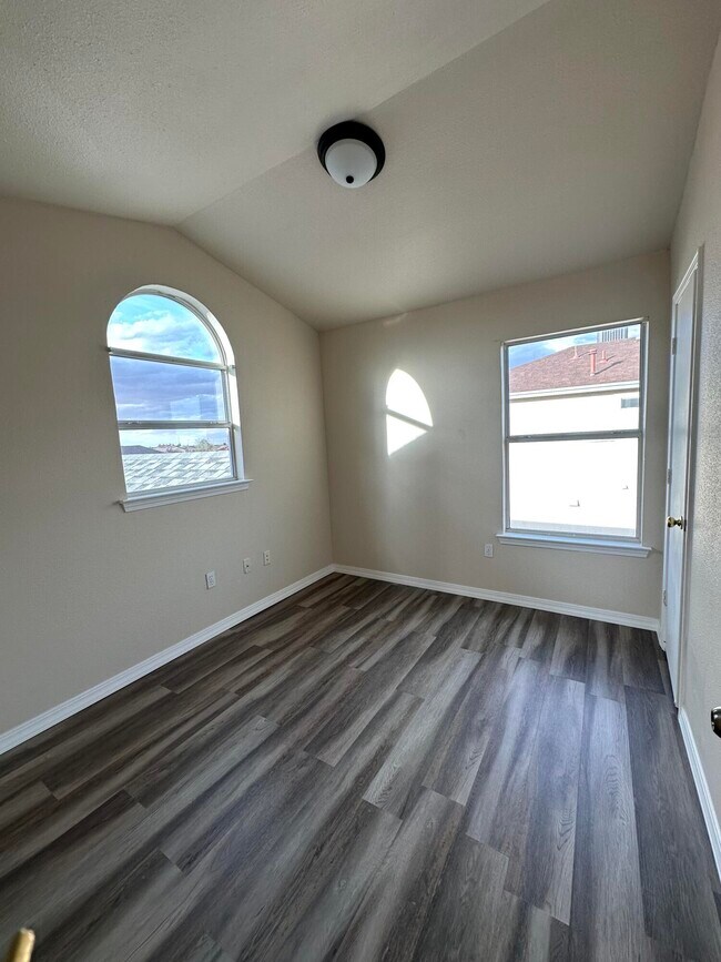 Building Photo - 760 Desert Ash Dr