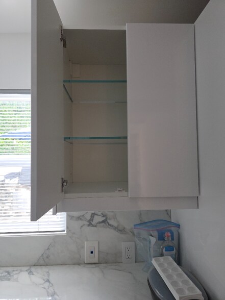 Building Photo - 3004 Kelton Ave