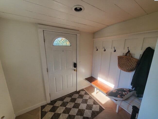Building Photo - Central kennewick rental