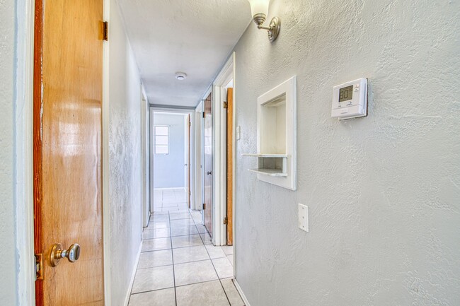Building Photo - Beautiful 3 bed-1 bath house