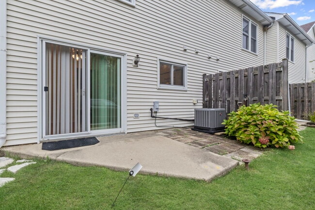 Building Photo - 1725 Pickwick Ln