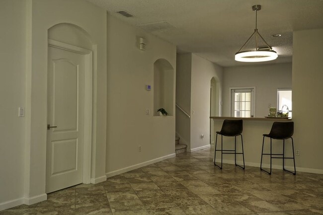 Building Photo - Avalon Park Townhome