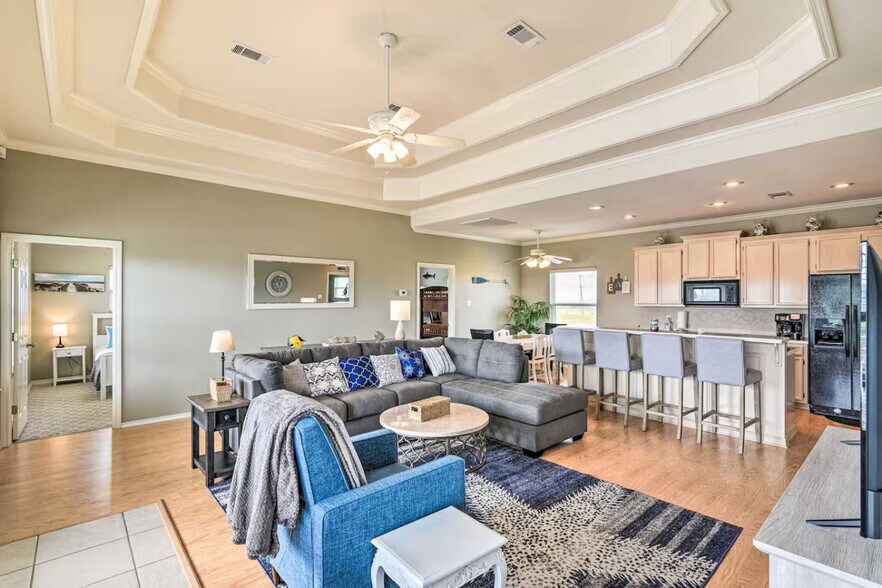 Building Photo - 3229 Castle Dr