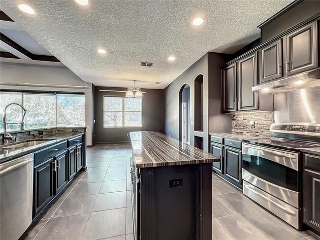 Building Photo - 10041 Oak Quarry Dr