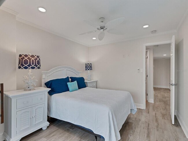 Building Photo - 9397 Midnight Pass Rd