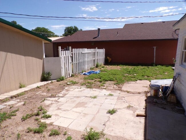 Building Photo - 414 W Main St