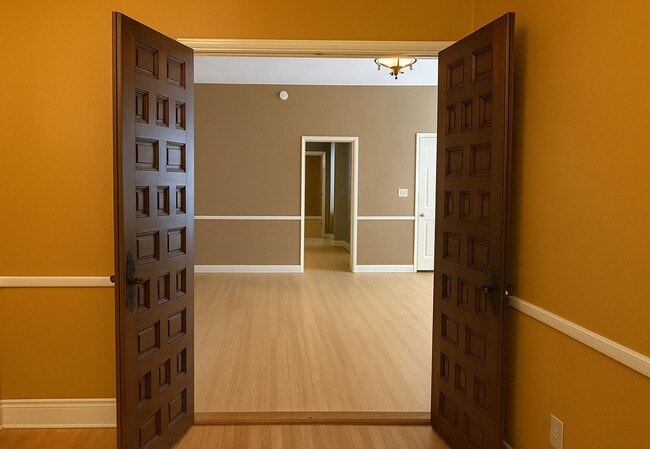 Building Photo - 202 N Townsend St