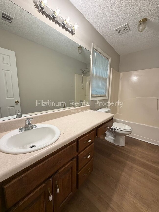 Building Photo - 209 Briarwood Dr